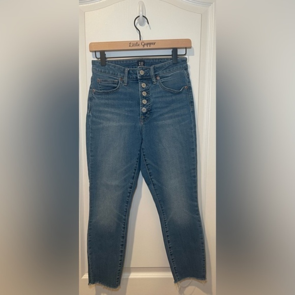 GAP, Women’s Curvy True Skinny, Size 4, Waist‎ 27”, Raw Hem, Length 23” Crop